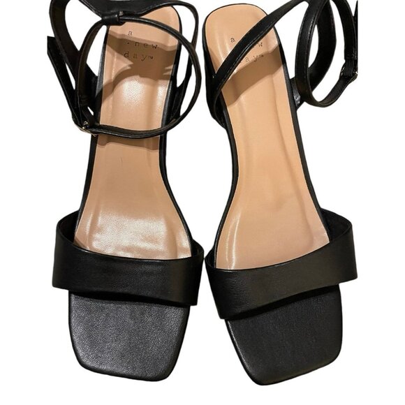 A New Day‎ Block Heels - Picture 2 of 7